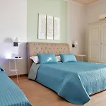 Simonetta's 4*